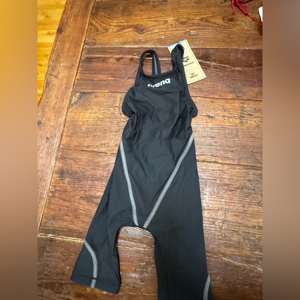 Arena power skin ST NEXT Junior 22 6-7 NWT Black
